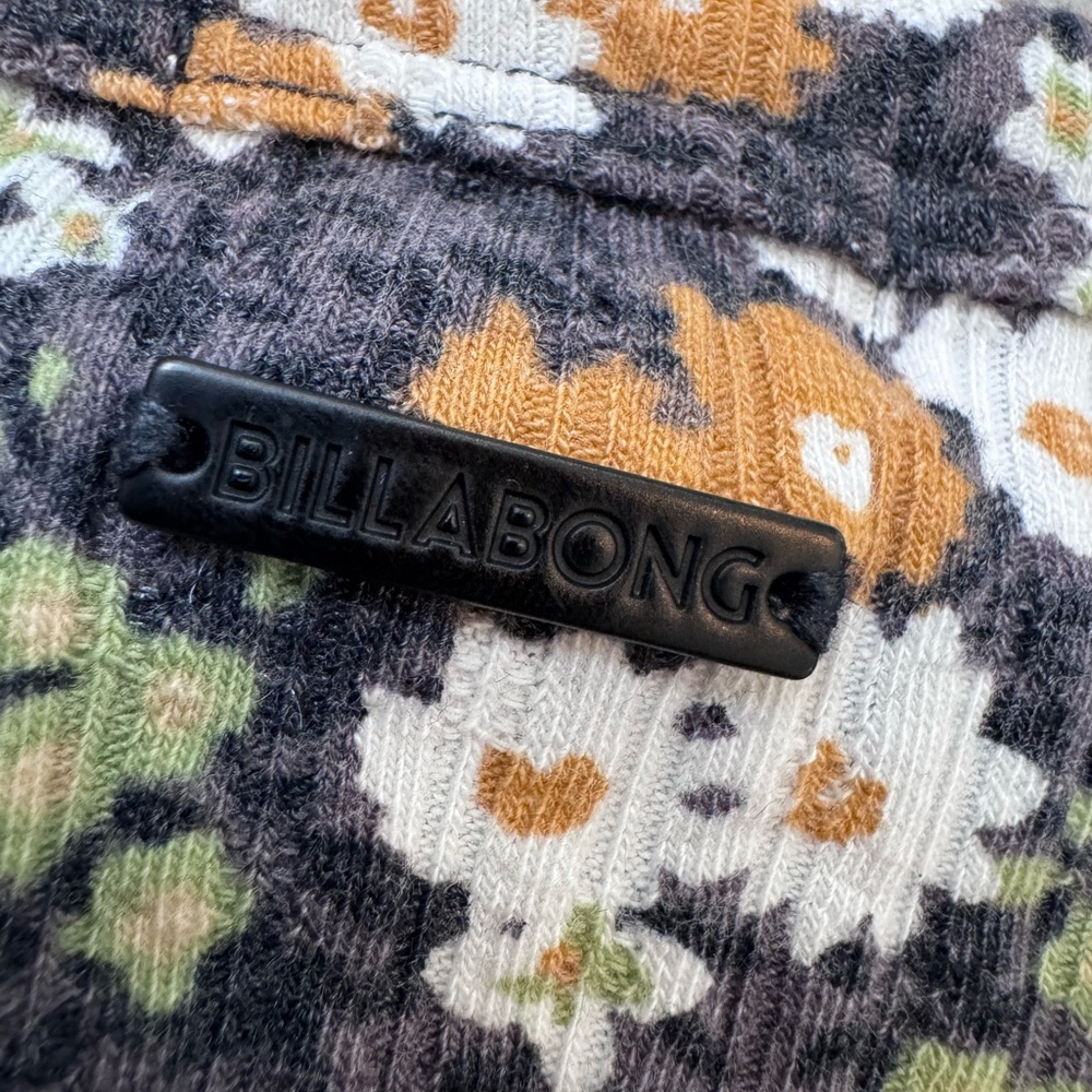 Billabong Black Floral Ribbed Button-Front Long Sleeve Crop Top XS - Picture 3 of 5